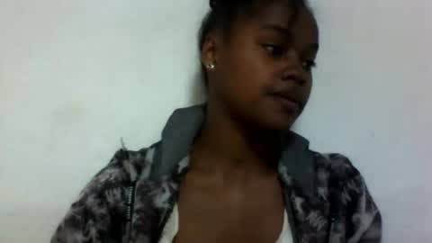 elodie228680 online show from July 3, 7:25 am