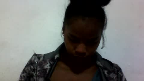 elodie228680 online show from July 2, 4:51 am