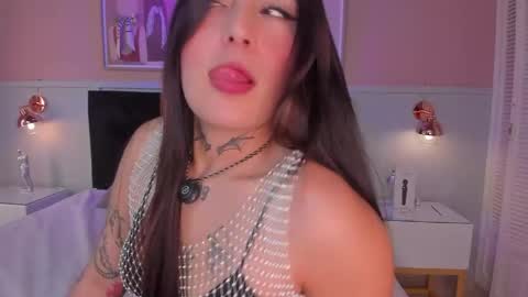 Elodie  online show from May 1, 12:30 pm