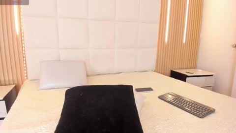 elody_rousse online show from December 22, 12:19 pm