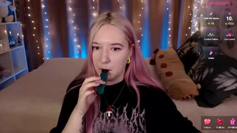 Snapshot of elovinora chatting on December 15, 7:21 pm Ela give me a thumbs up if you like it and this is important for the development of the account online show from December 15, 7:21 pm
