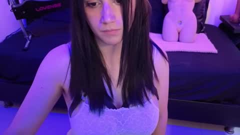 elowen_halley1 online show from October 14, 7:49 pm
