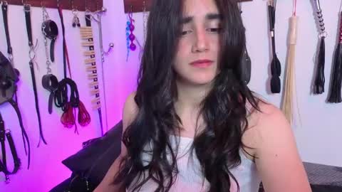 elowen_halley1 online show from May 7, 6:33 pm