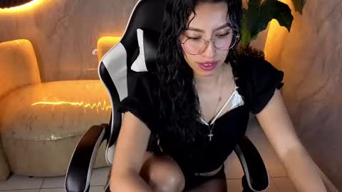 Evelyn  online show from October 2, 12:43 pm