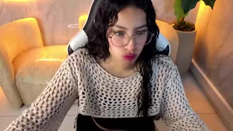 Evelyn  online show from September 29, 11:59 am