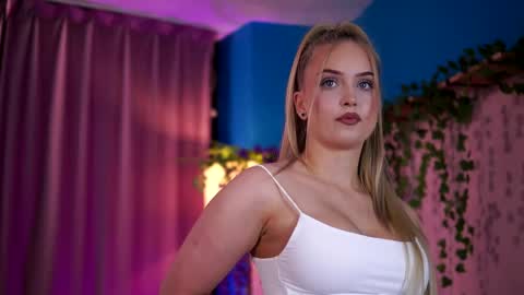 Elyssa online show from May 14, 6:25 pm