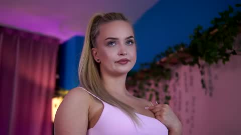 Elyssa online show from May 17, 7:02 pm