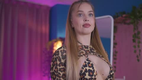 Elyssa online show from April 5, 6:51 pm