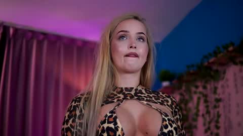 Elyssa online show from May 16, 7:02 pm