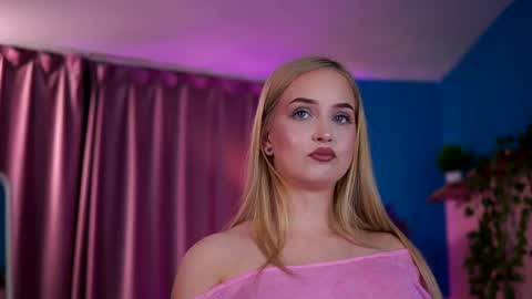 Elyssa online show from May 15, 6:43 pm