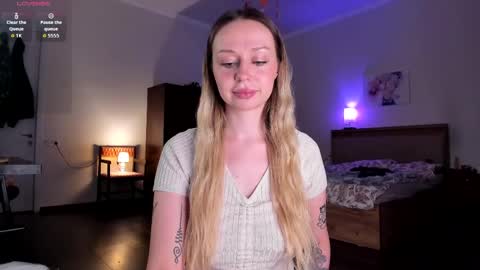 Emilie online show from April 6, 5:58 pm