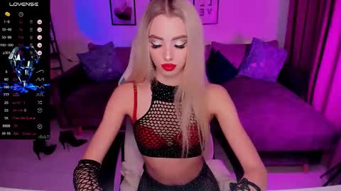 Emilia online show from October 13, 3:04 pm