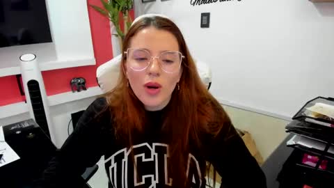 Snapshot of ema_04 chatting on February 15, 8:34 pm Estefany Martinez Acua INSTAGRAM ema 04oficial online show from February 15, 8:34 pm