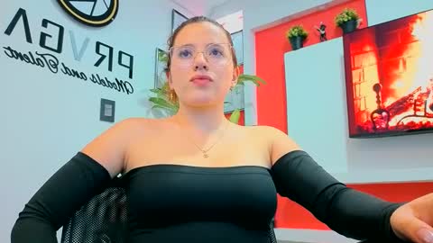 Snapshot of ema_04 chatting on September 23, 9:46 pm Estefany Martinez Acua INSTAGRAM ema 04oficial online show from September 23, 9:46 pm