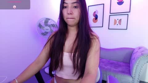 Ema louisx  online show from May 19, 7:54 pm
