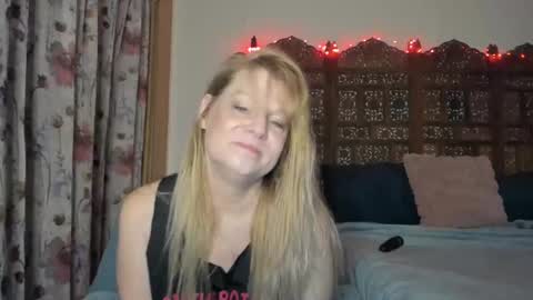 Ember Pheonixxx online show from October 23, 9:10 pm