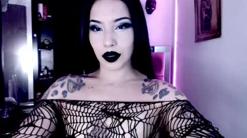 Emerald Black online show from May 2, 3:32 am