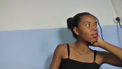 emelie473837 online show from April 1, 6:25 am