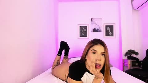 emelie_89 online show from December 29, 8:48 pm