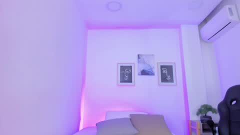 emelie_89 online show from December 11, 11:30 am