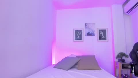 emelie_89 online show from December 18, 11:34 am