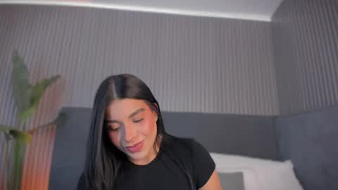 emelie_89 online show from May 23, 12:03 pm