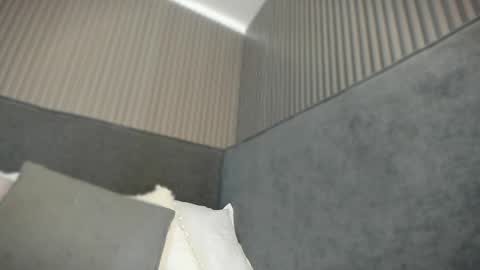 emelie_89 online show from May 2, 11:35 am