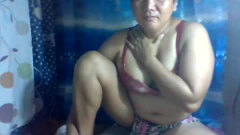 Snapshot of emelybloom123 chatting on February 25, 10:31 pm emelybloom123 online show from February 25, 10:31 pm