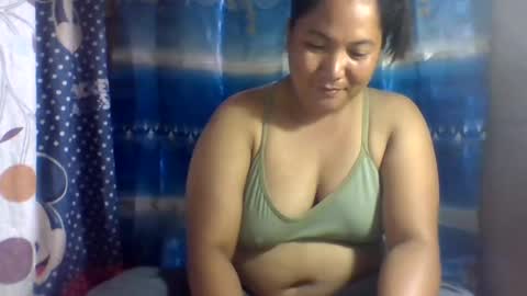 Snapshot of emelybloom123 chatting on February 25, 2:47 am emelybloom123 online show from February 25, 2:47 am