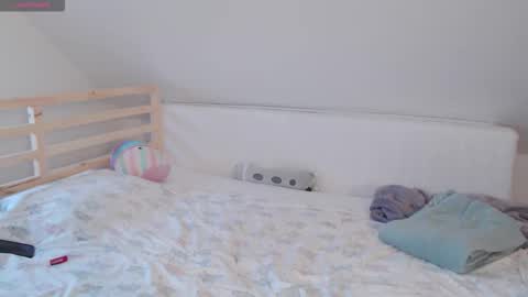 just me online show from November 22, 1:58 pm