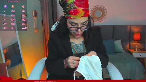 Esmeralda online show from March 11, 5:26 pm