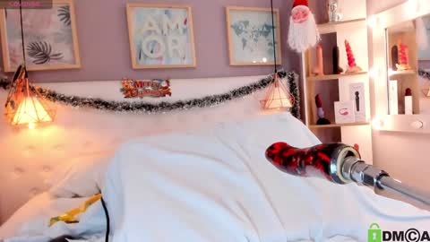 Emily Sarai online show from December 28, 8:47 pm