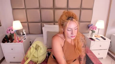 EMILY ROBERTS online show from January 16, 6:59 pm
