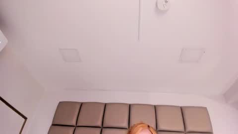 EMILY ROBERTS online show from December 28, 7:01 pm
