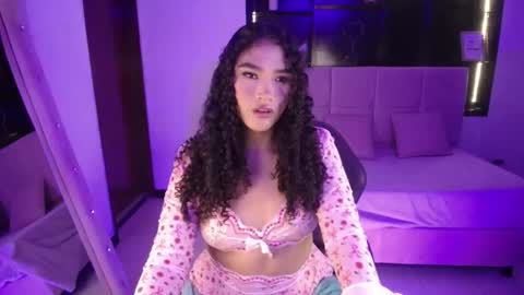 Emily Smith online show from September 25, 7:45 pm