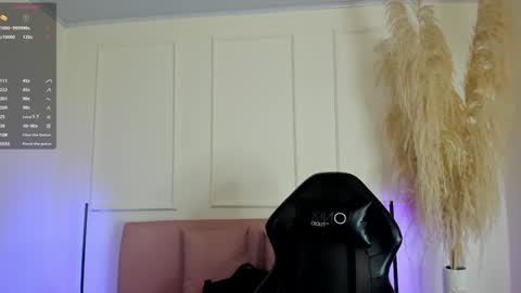    online show from December 4, 12:14 pm