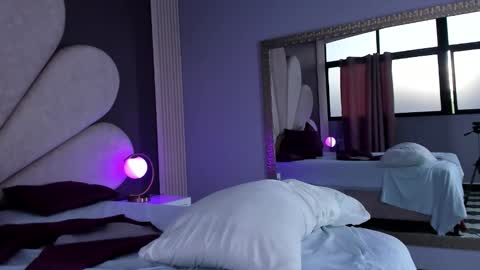 Emily  online show from February 28, 8:30 pm