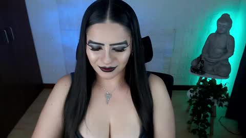 POWERFULL GODDESS EMILI online show from May 14, 1:33 am