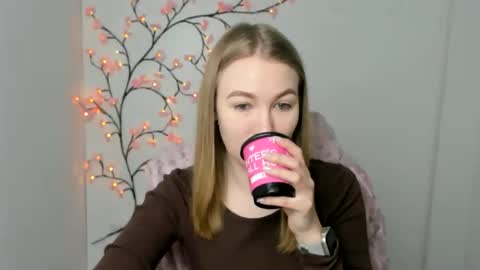 Emilia online show from March 4, 6:31 am