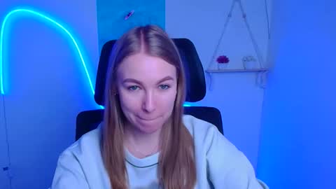 Emilia online show from December 2, 6:48 am