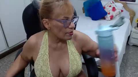 emiliaa_hot online show from May 3, 11:52 pm