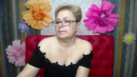 EmiliaGree online show from May 7, 6:33 pm