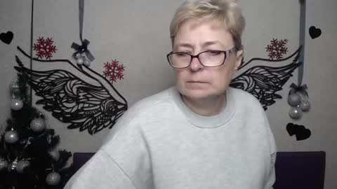 EmiliaGree online show from December 21, 6:56 pm