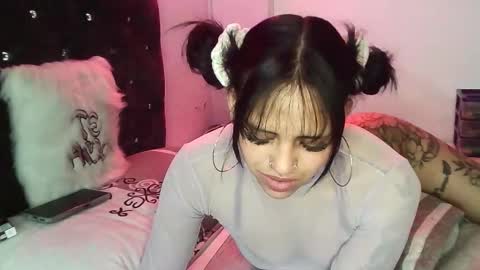 emiliejoy online show from March 31, 5:07 am