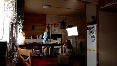 Emi  online show from March 20, 5:01 am