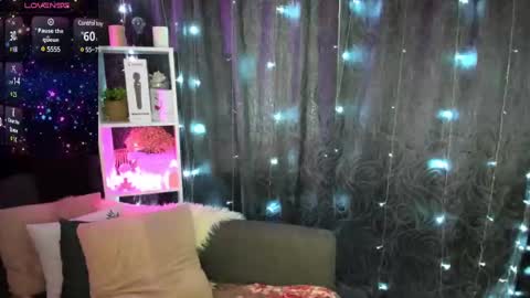 Snapshot of emiliyaqueen chatting on February 10, 2:08 am Emiliya online show from February 10, 2:08 am