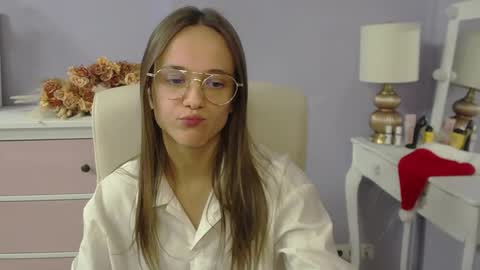 Emilly online show from December 22, 9:12 am