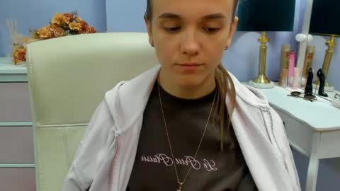 Emilly online show from May 20, 6:43 am