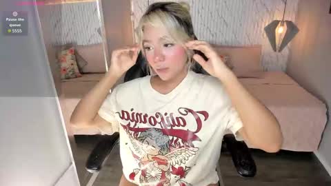 emilly_mell online show from January 7, 11:24 am