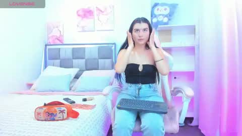 emily9__ online show from April 28, 8:02 pm